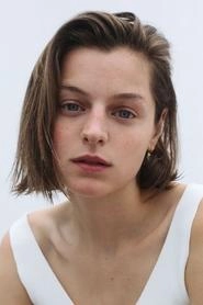 Ảnh diễn viên Emma Corrin